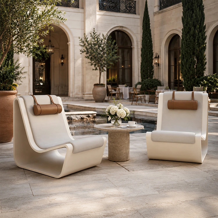 Curva FRP Outdoor Lounge Chair