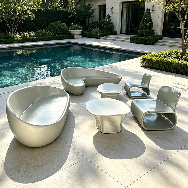 Fluens curva FRP Lounge Seating